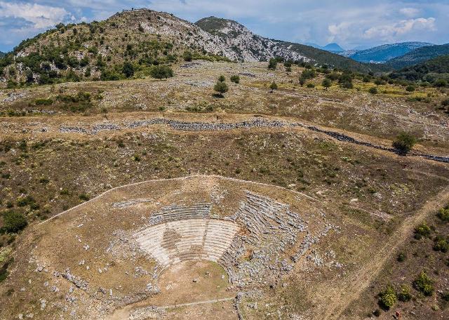 Γίτανα: Το θέατρο με τα ονόματα αρχαίων Ηπειρωτών